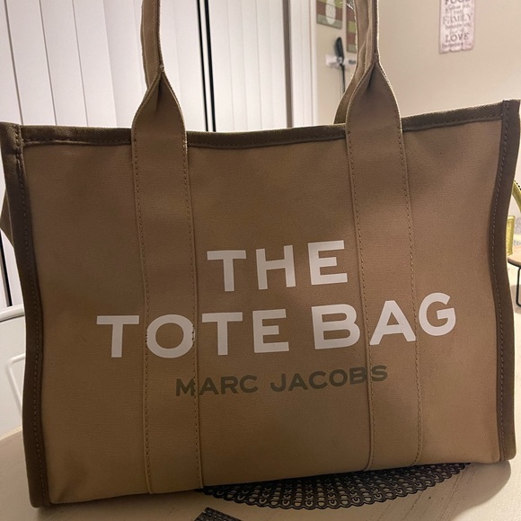 Marc Jacobs Handbags - Marc Jacobs TOTE BAG (Large)